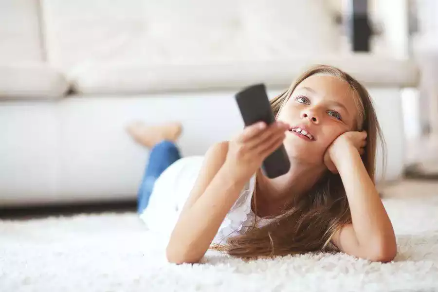 Screenpeace, des solutions durables pour lutter contre la surexposition aux écrans et l'addiction, à Paris - Exposition précoce à la télévision à 10 ans