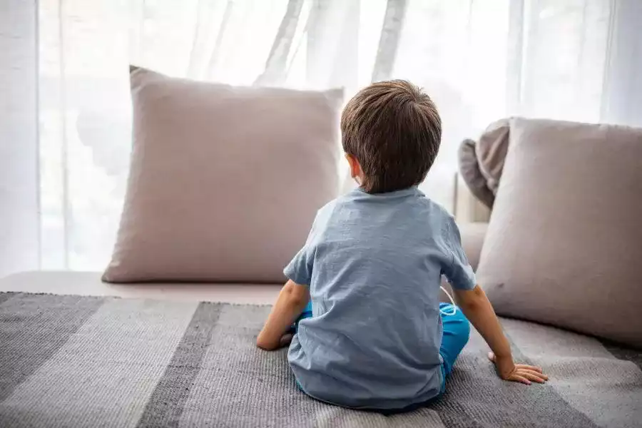 Screenpeace, des solutions durables pour lutter contre la surexposition aux écrans et l'addiction, à Paris - L'histoire d'Ali Pakistant