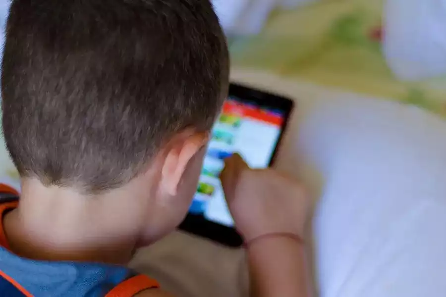 Screenpeace, des solutions durables pour lutter contre la surexposition aux écrans et l'addiction, à Paris - retard de langage enfants de 18 mois